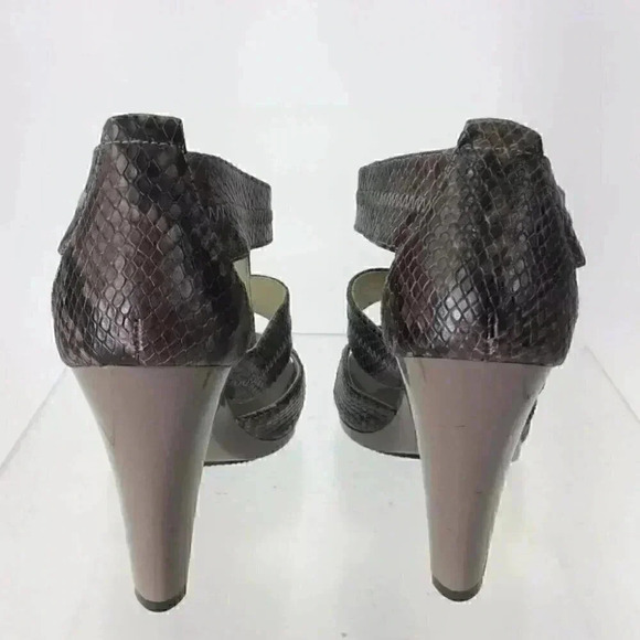 EUC Michael-Michael Kors Snakeskin T Strap Sandals sz  9 - Picture 4 of 6